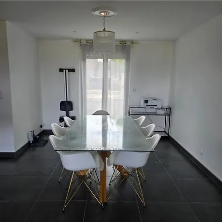 Holiday home Maison Spacieuse Au Calme Gadencourt